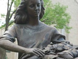flora_by_tony_frudakis_streetside_garden
