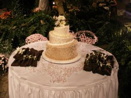 grooms_cake_showcase_garden